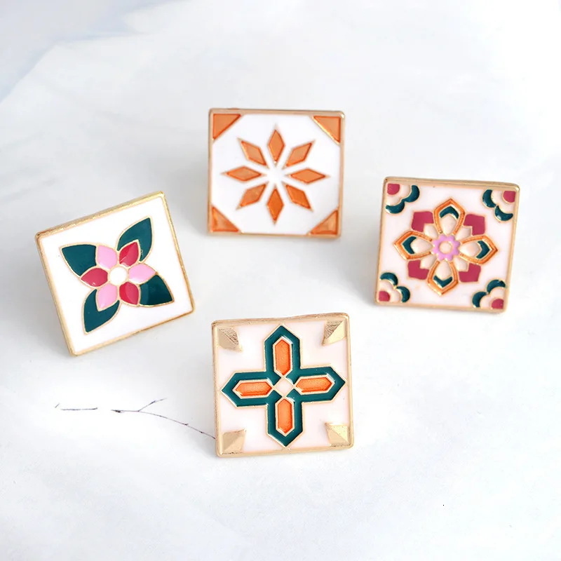 Цветная квадратная брошь в виде цветка оригинальная брошка черепицы