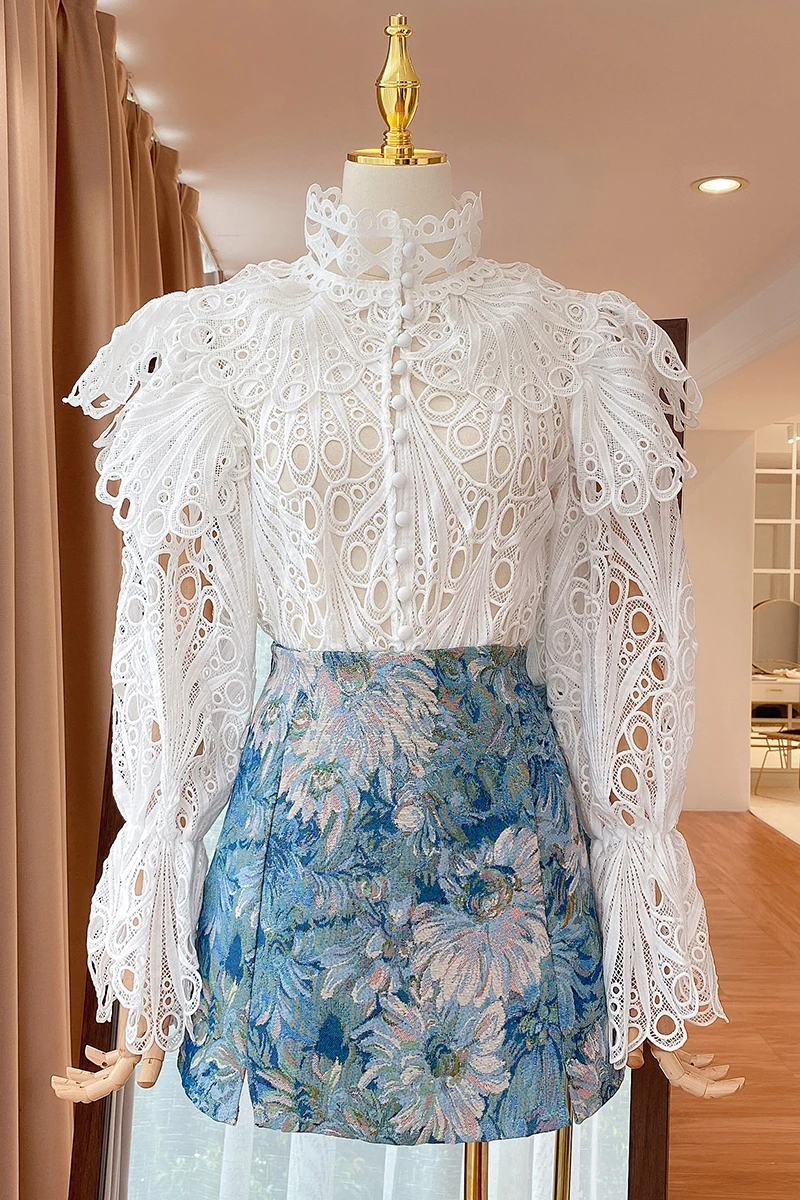 

Retro Court Shirt Women's 2021 Spring French Romantic Lace Embroidered Hollow Bell Sleeve Top Simple Temperament Blouses