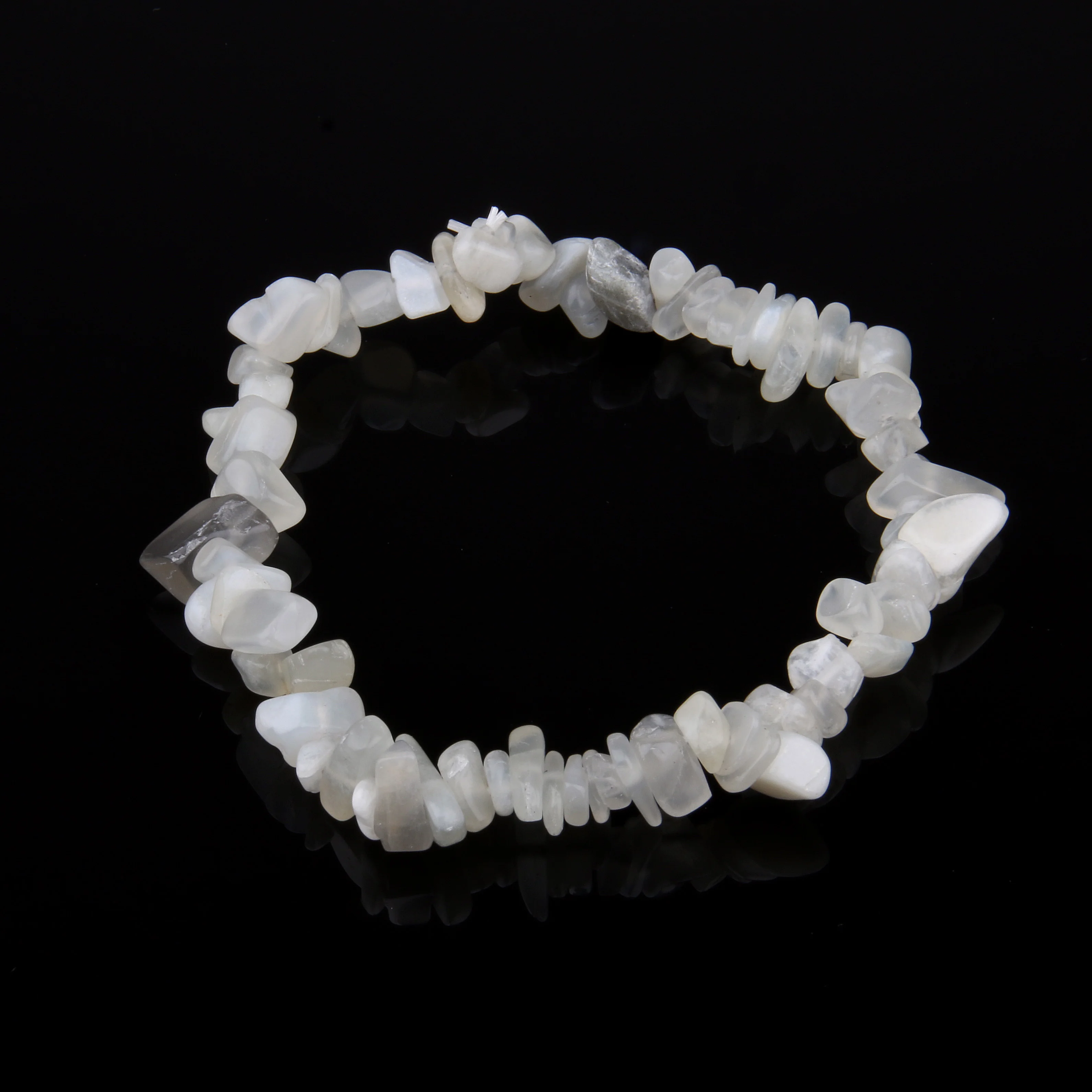 

Bracelets Irregular Chips Natural Semi-precious Stones Beads Crystal Quartz Gravel Stretch Bangles For Women Girls Ms 19cm