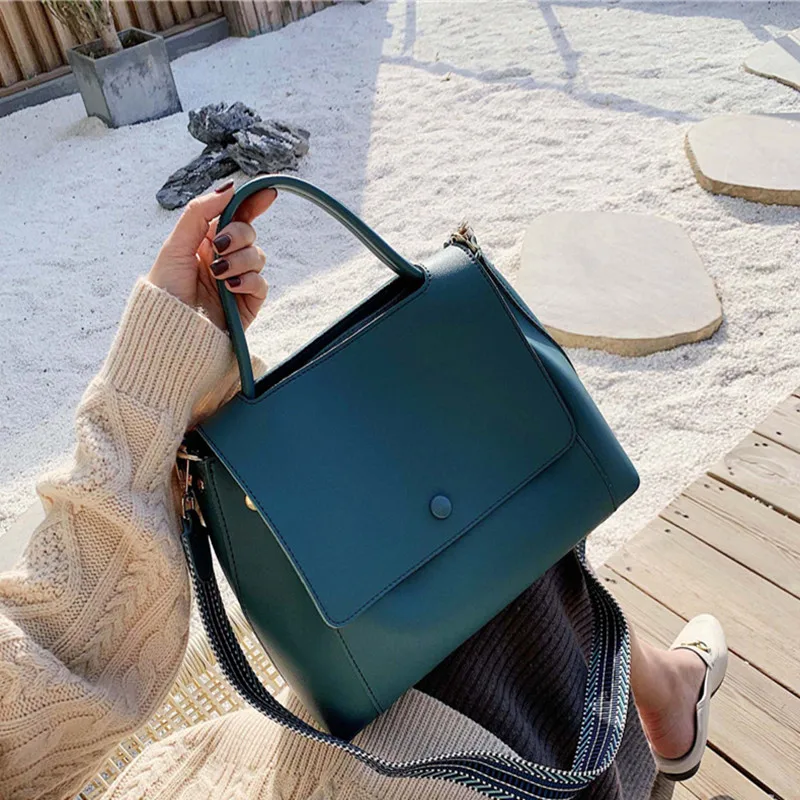 

Pure Color Messenger Women's Bag Female 2021 New European and American Casual Retro Large-capacity Portable Women's Bag