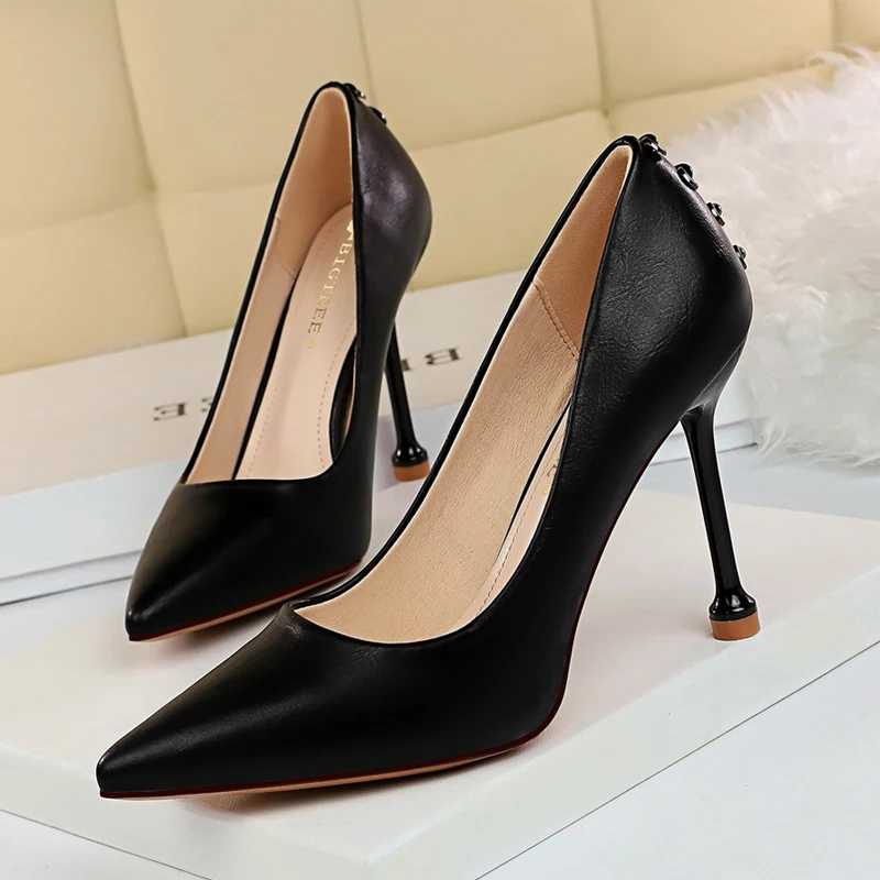 Модные простые туфли в европейском и американском стиле на очень высоком каблуке