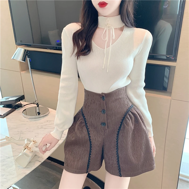 

Осенние женские шорты из двух предметов, модная дизайнерская верхняя одежда с V-образным вырезом, базовый свитер + кружевные широкие шорты с ...