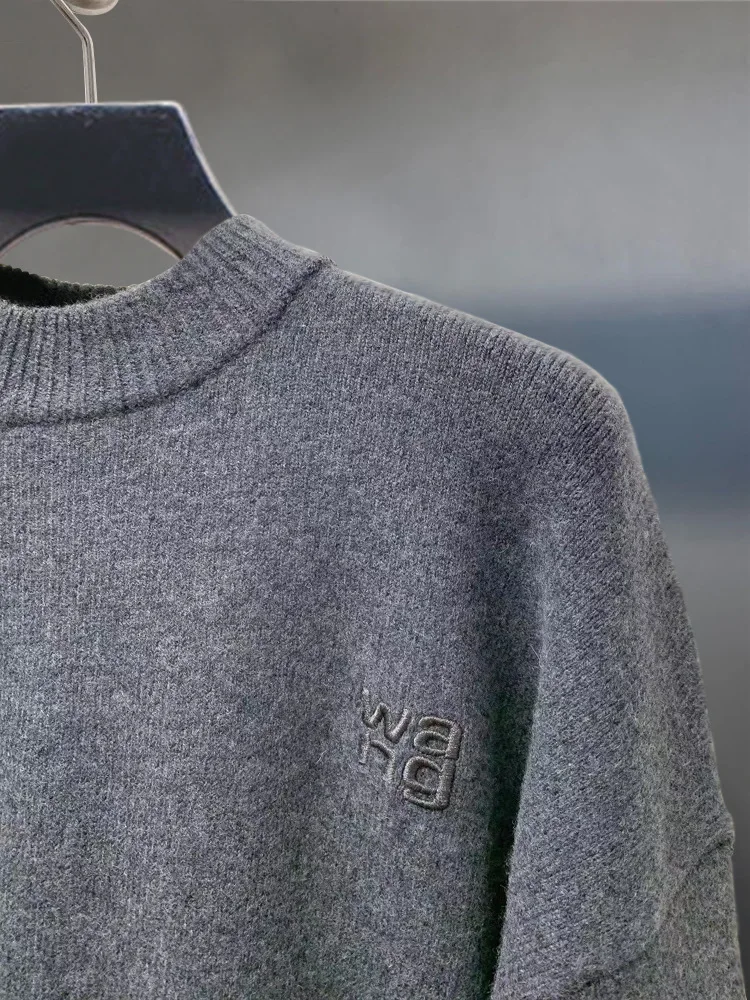 

2020 Autumn and Winter New Loose Round Neck Pullover Black Sweater All-match Short Sweater Women