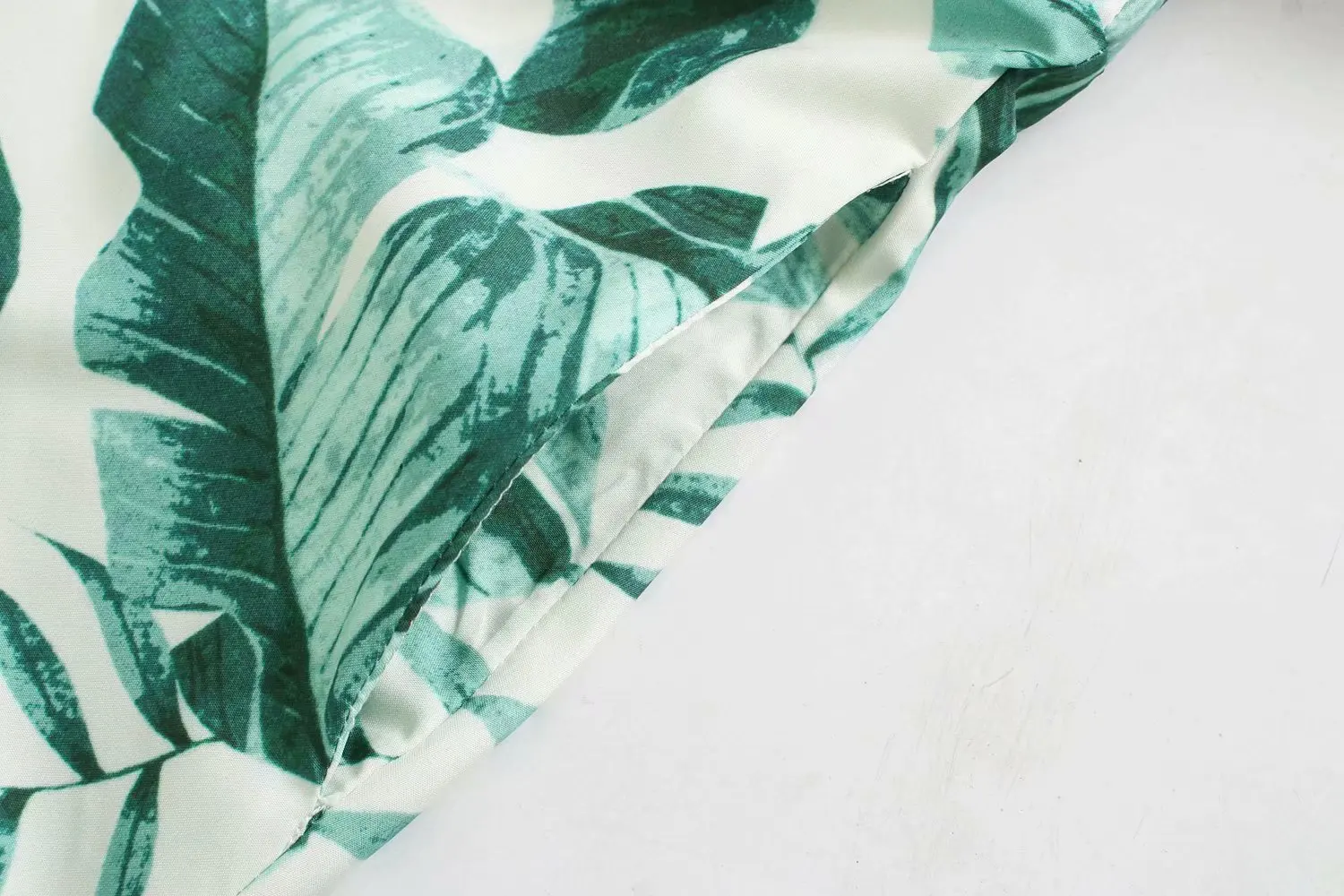 

2020 New Summer Printed Dress Women Deep V-Neck Sashes Green Short Flare Sleeve Sexy Party Lacing Dress Ladies