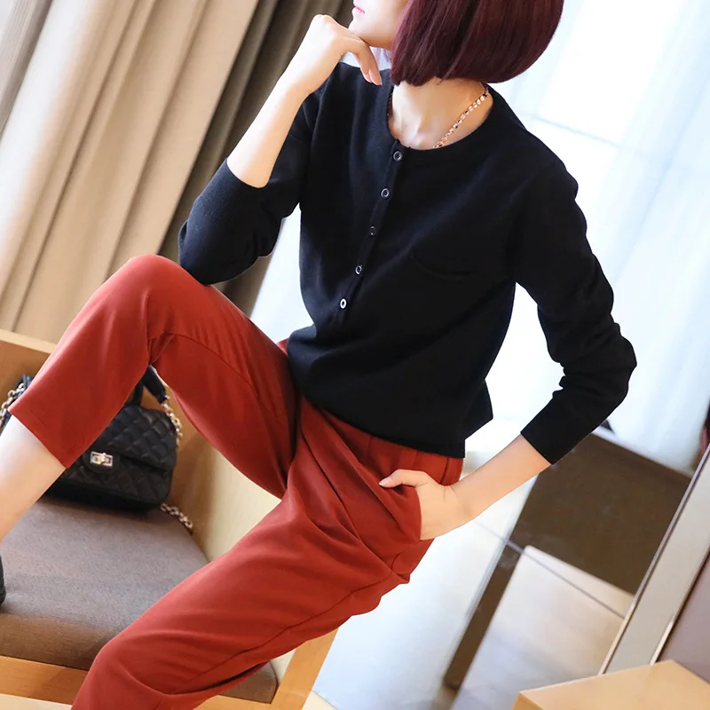 

Pullover short paragraph female 2019 autumn new Korean long-sleeved blouse wild temperament solid color knit shirt