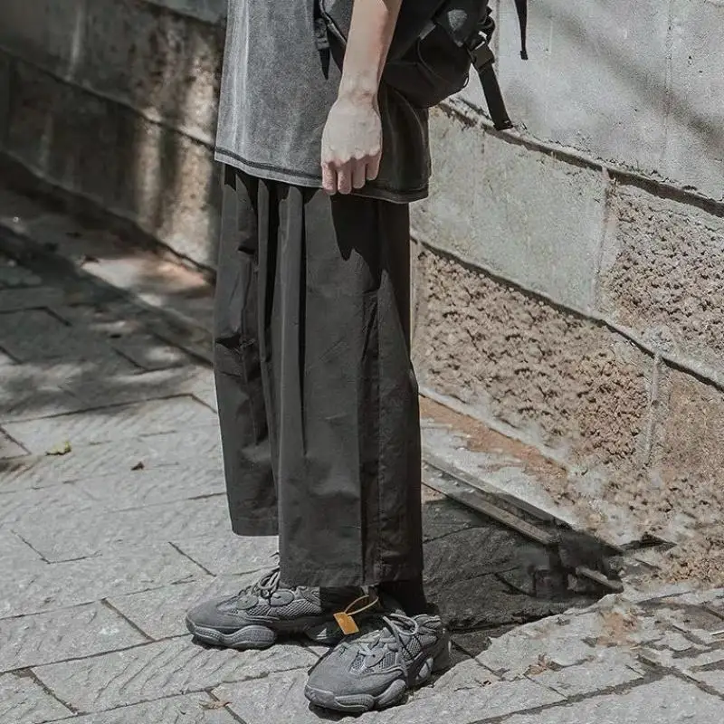 

Autumn's thin wide leg casual pants are retro and fall down