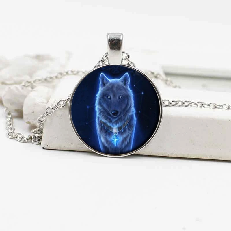 

2019 hot new wolf totem crystal glass pendant necklace alloy accessories