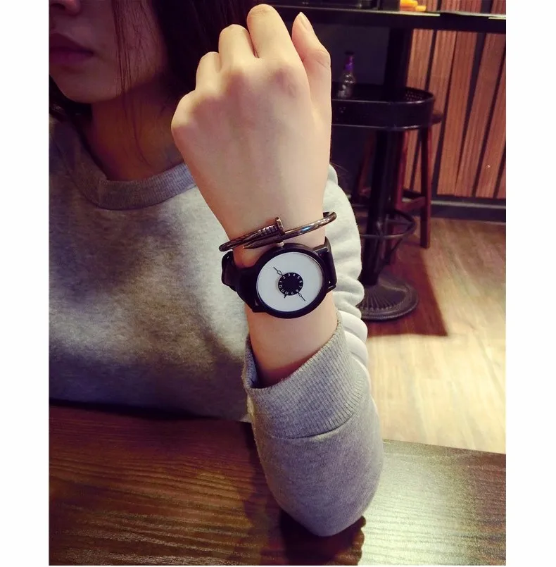 Популярные модные креативные часы женские и мужские кварцевые с уникальным