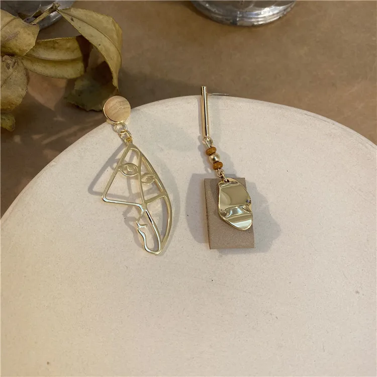 

French Irregular Abstract Earrings Niche Design Touching Face Asymmetrical Personality Earrings Women