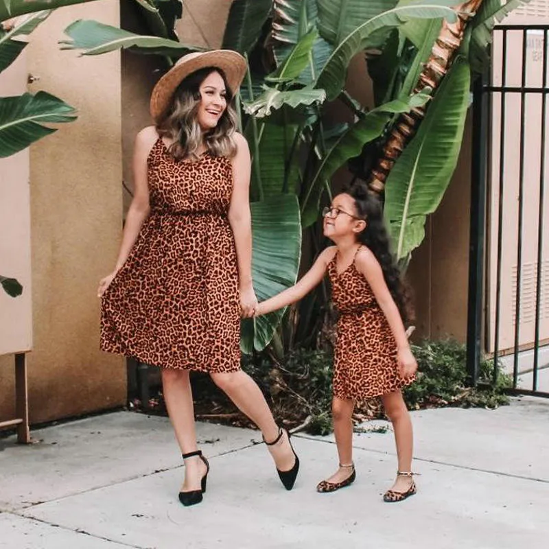 

2021 Summer Mother and Daughter Leopard Sleeveless Family Matching Dresses Mommy And Me Dress Clothes Mom Daughter Outfits