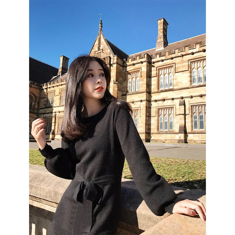 Женское трикотажное платье-свитер с длинным рукавом и разрезом на талии | Женская