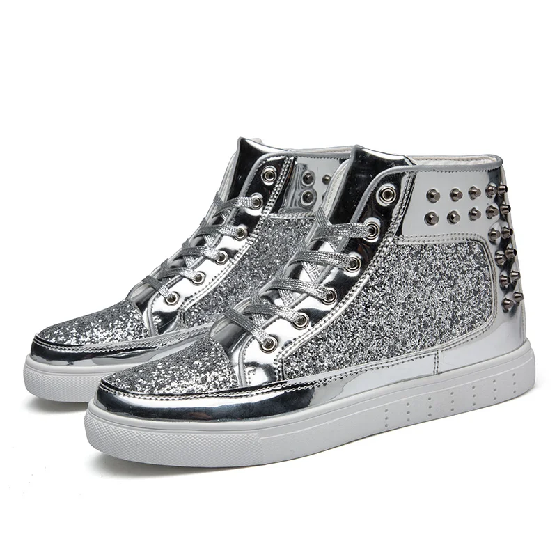 Женские кроссовки с заклепками блестящие на плоской подошве повседневные для