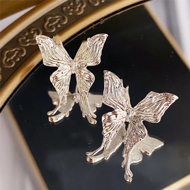 

Origin Summer Unique Design Silver Color Butterfly Dangle Earring for Women Girls Metallic Oversize Earring Jewelry Pendientes