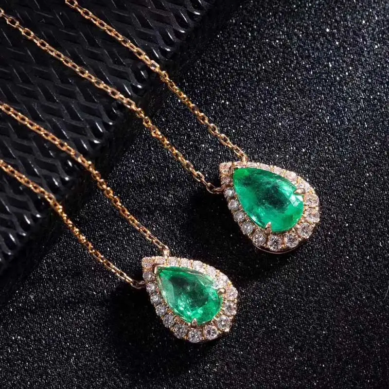 Женское ожерелье из серебра 18 К с натуральным изумрудом