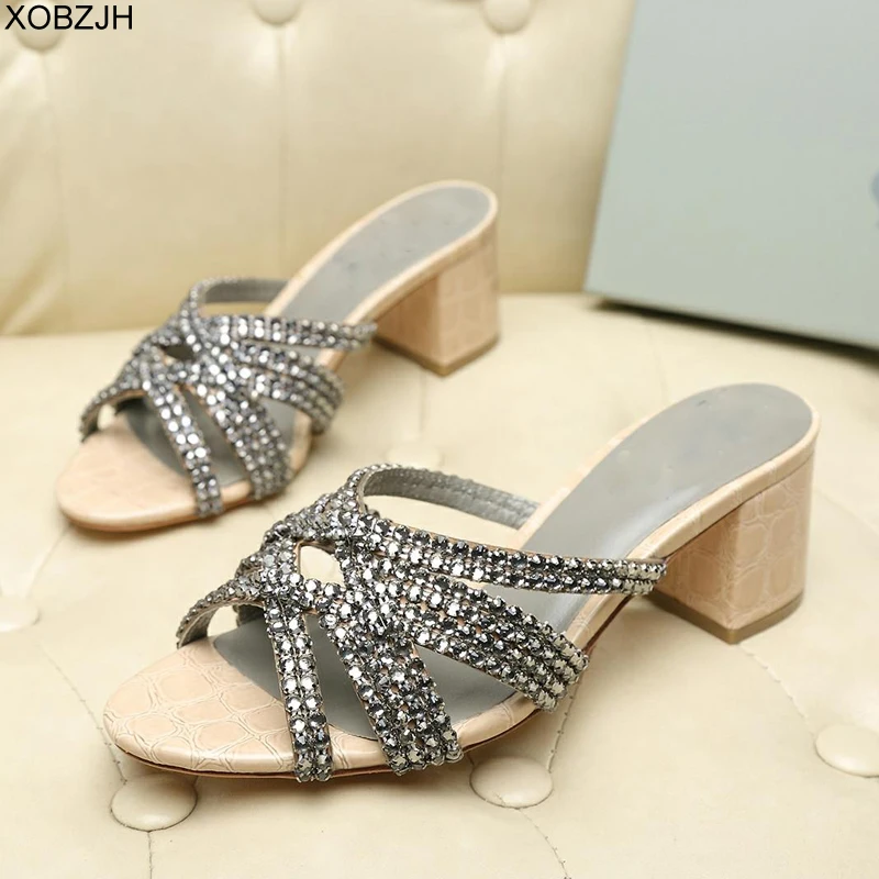 Женская обувь; Летние роскошные сандалии на плоской подошве; коллекция года; фирменный дизайн; сандалии со стразами; Цвет Черный; женские шлепанцы из натуральной кожи