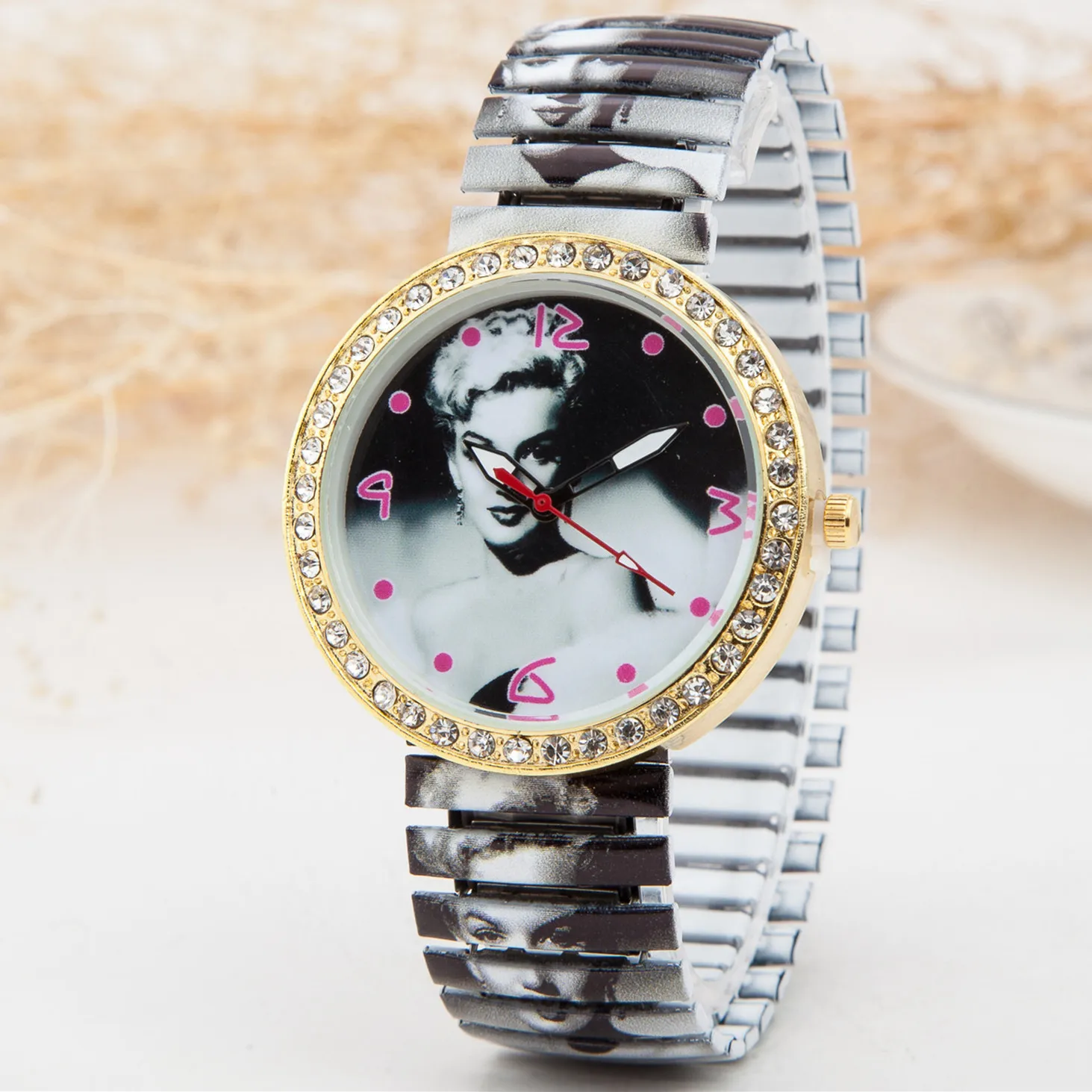 

New Women Watches Pretty Marilyn Monroe Ladies Watch Best Fashion Casual Simple Quartz Round Stainless Steel Leather Watches