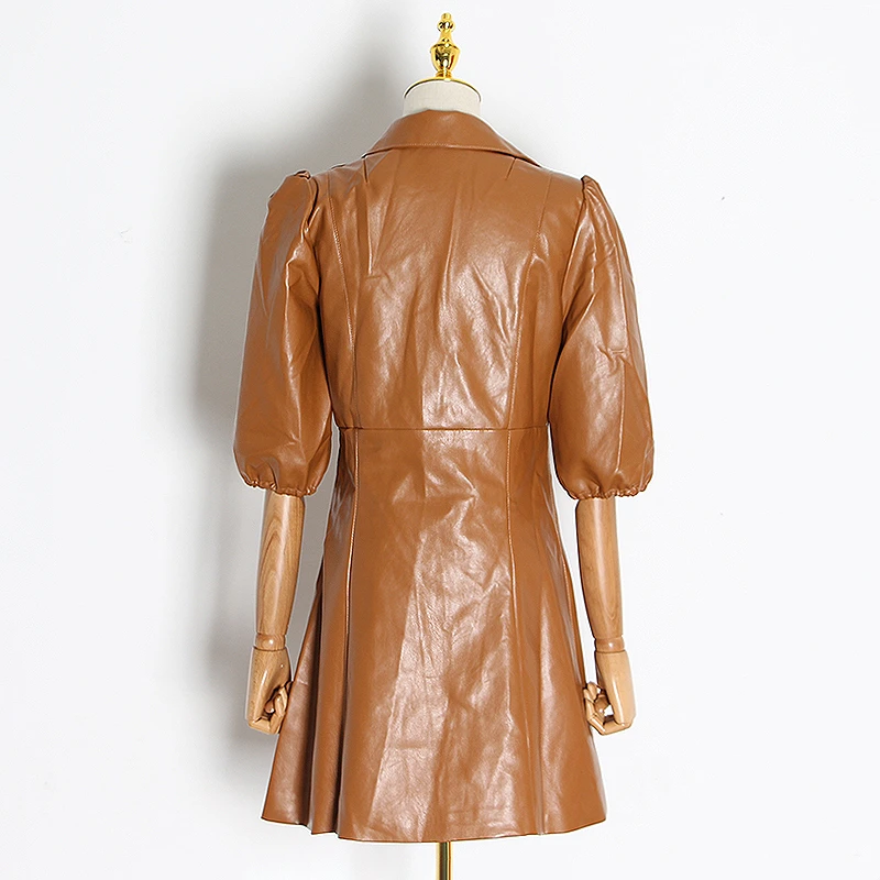 Платье-мини из искусственной кожи TWOTWINSTYLE с отложным воротником и пышными