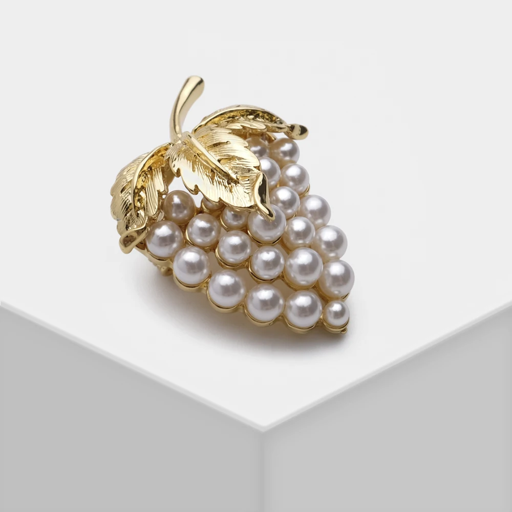 

Amorita Boutique Grape Brooch Imitation Pearl Brooch For Dress Bridal Wedding Jewelry Cardigan Friends Daughter Ball Gift