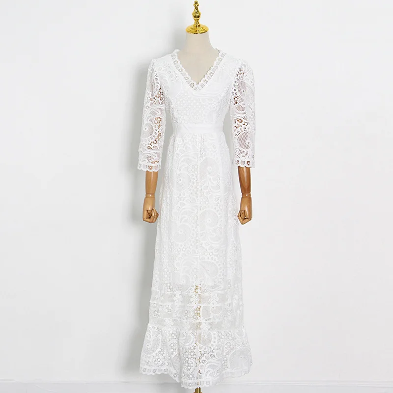 

SeeBeautiful Exposed Back Hollow Out Lace Stitching Loose Al-line Dress V-neck Three Quarter Sleeve New Fashion 2021 Summer E940