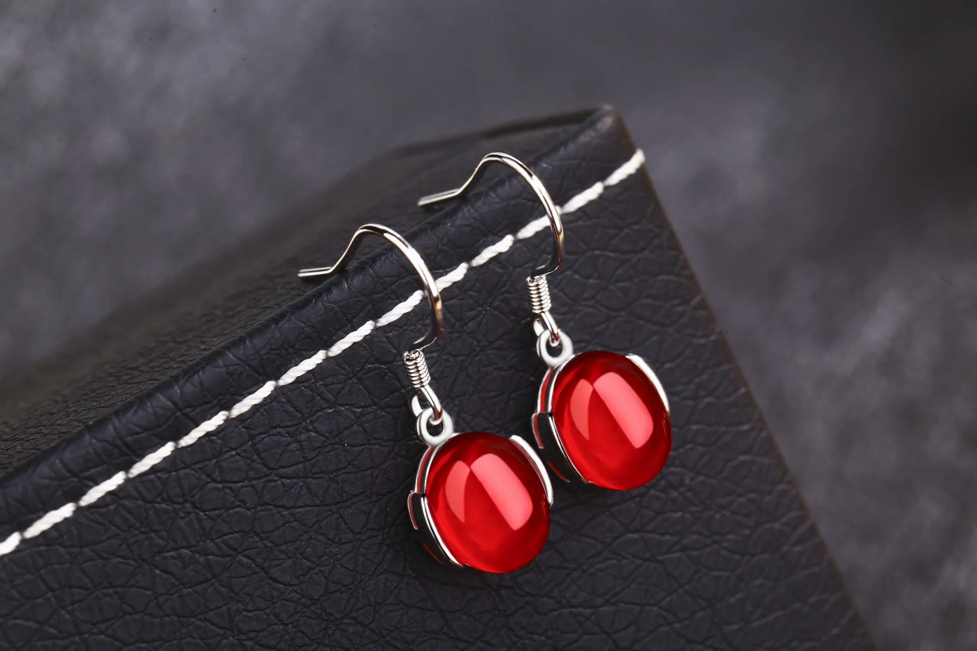 

925 пробы серебряные серьги с драгоценными камнями