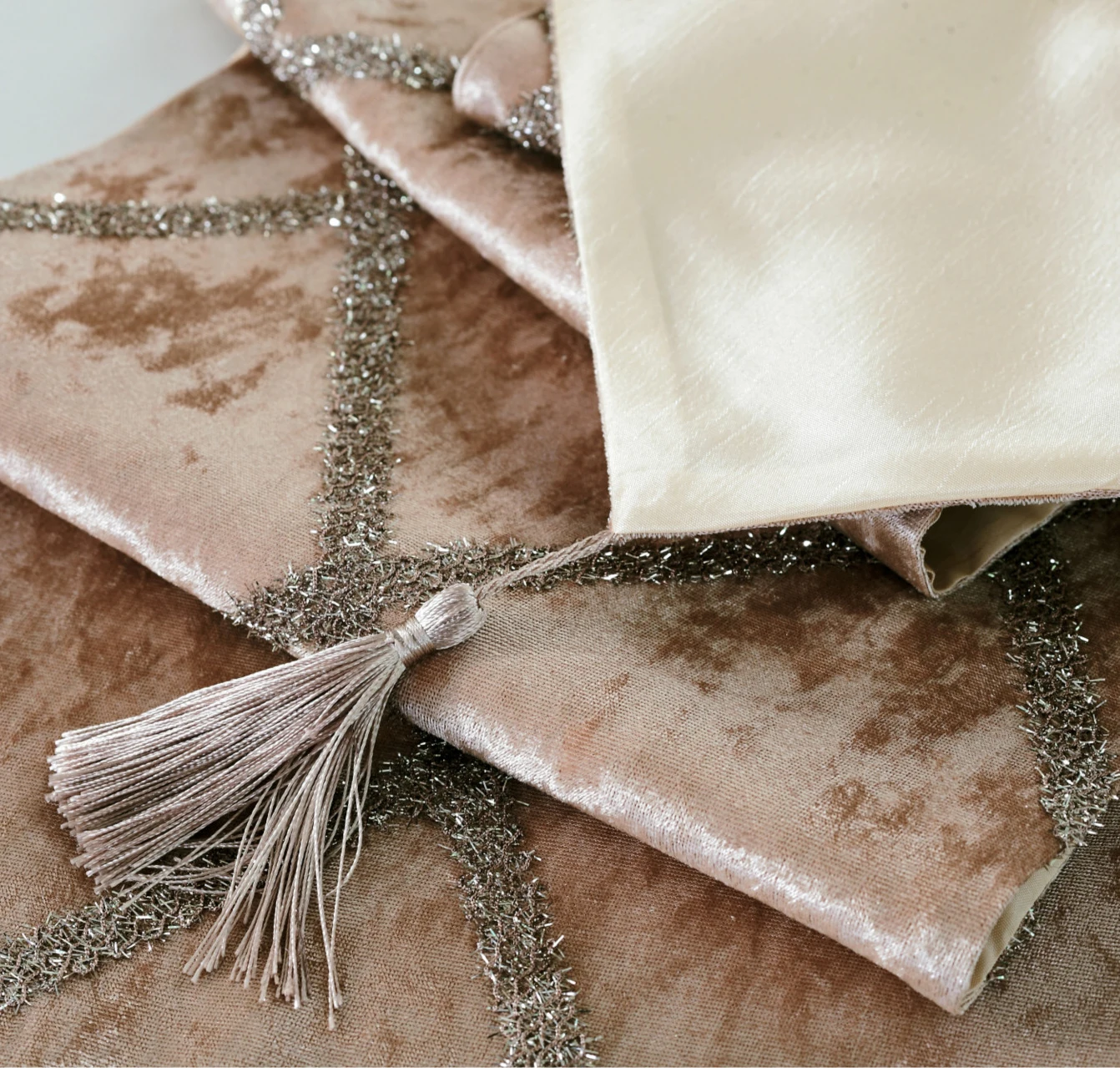 table runner luxury flannel fashion diamond lattice velvet table runner bed runner for party wedding christmas table decoration free global shipping