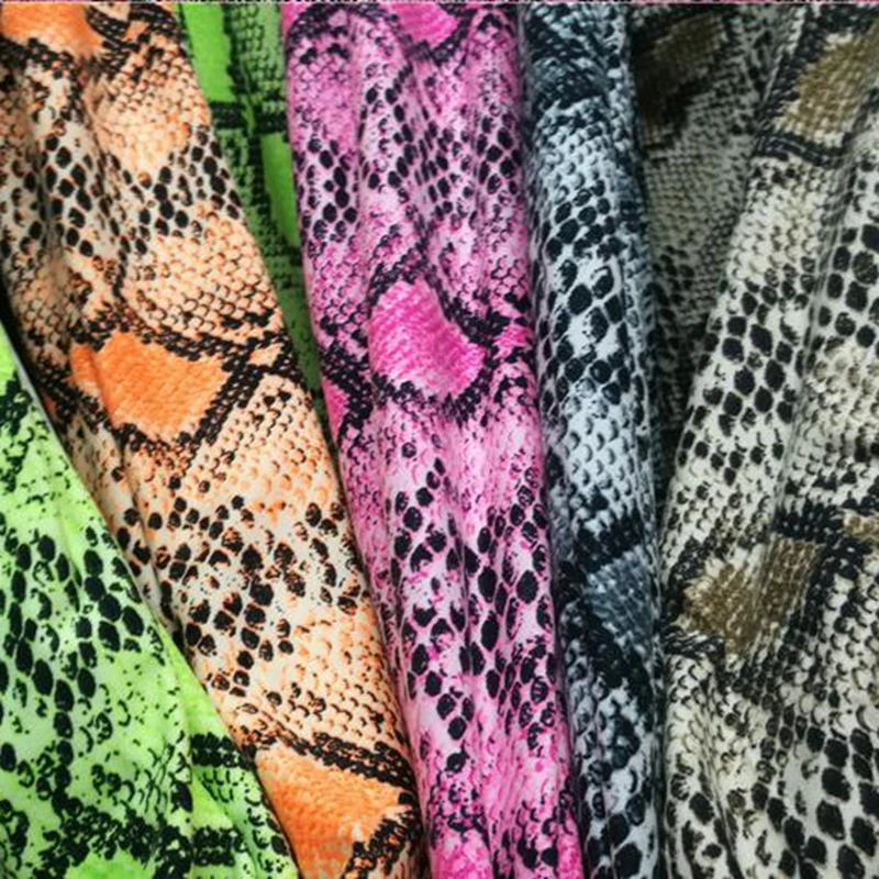 Стрейчевая Розовая Трикотажная ткань из микроволокна со змеиным принтом сделай