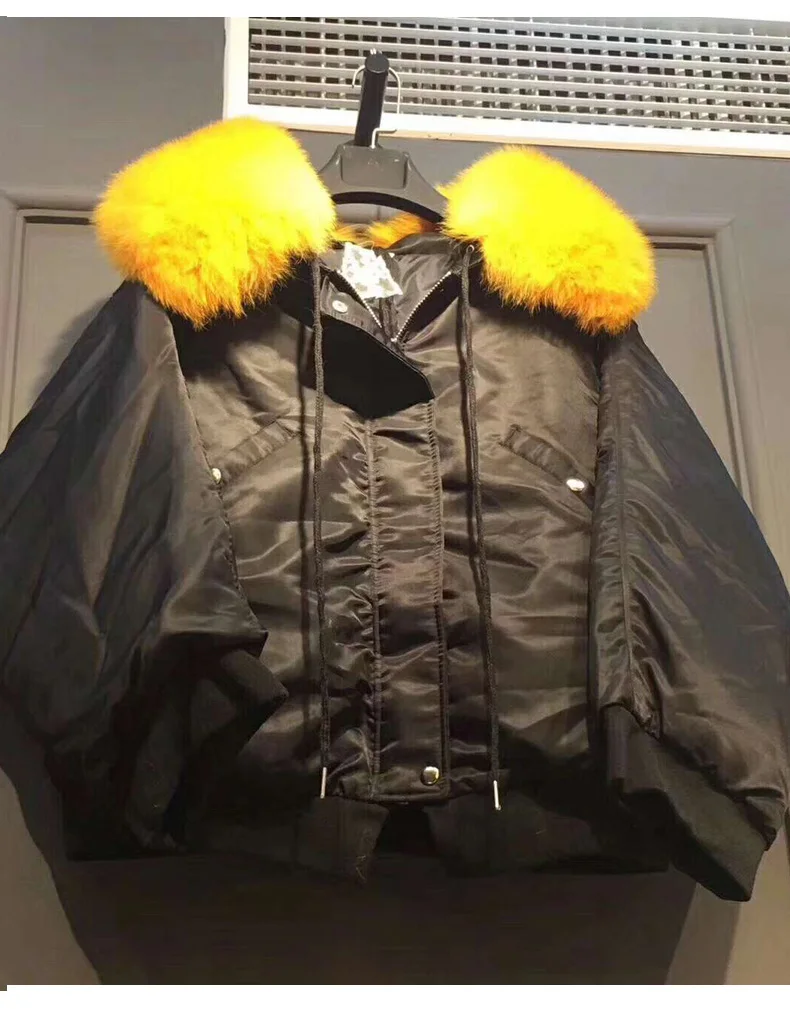 Куртка женская короткая на утином пуху с рукавами летучая мышь и воротником из