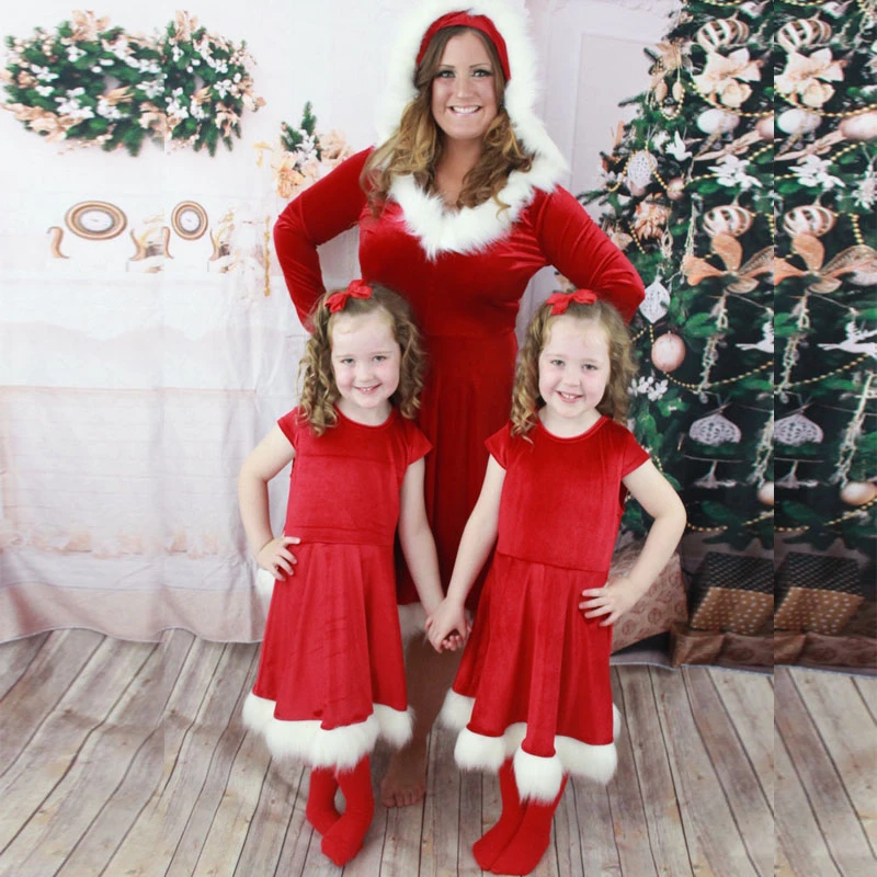 Знаменитые платья для мамы и дочки красное теплое подходящее платье с капюшоном
