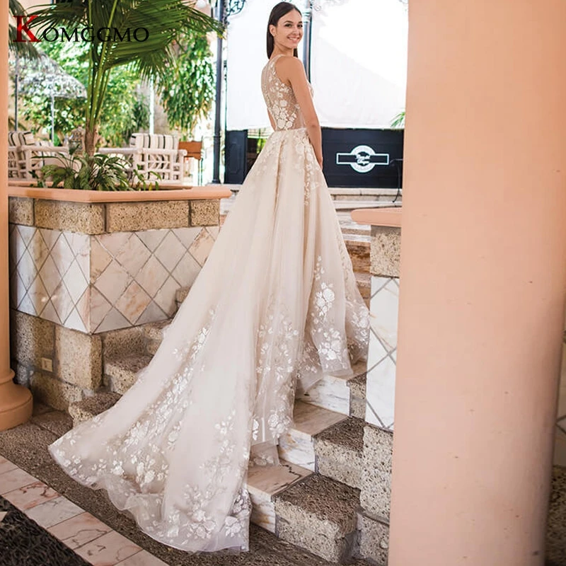 

Luxury Cathedral Train Embroidery Appliques Lace Sleeveless Bridal Ball Gown Elegant Illusion O-Neck Button Back Wedding Dress