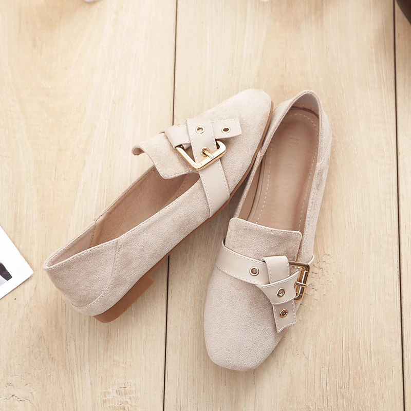 Женские туфли на плоской подошве простые весенние с квадратным носком и ремешком