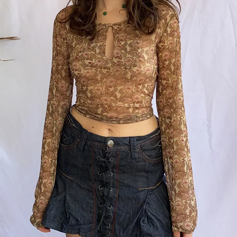 

Футболка женская летняя с длинным рукавом и принтом растений