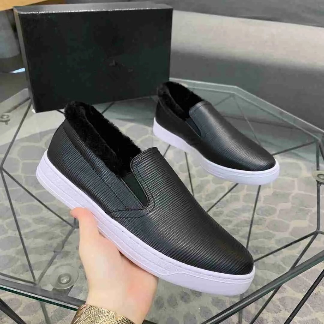 

Plus Velvet Thick Cotton Shoes Men Flat-Bottomed Wild Warm Casual Shoes Pedal Lazy Leather Loafers Men 2021 Winter New Shoes
