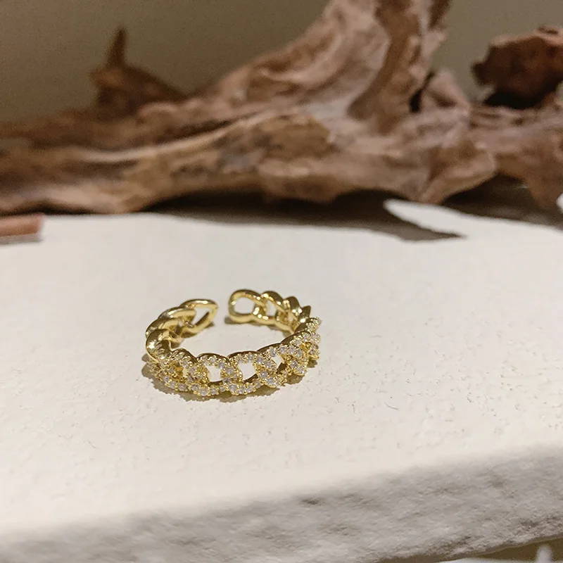 Открытое кольцо в форме сердца с отверстиями серебряного цвета дизайнерское