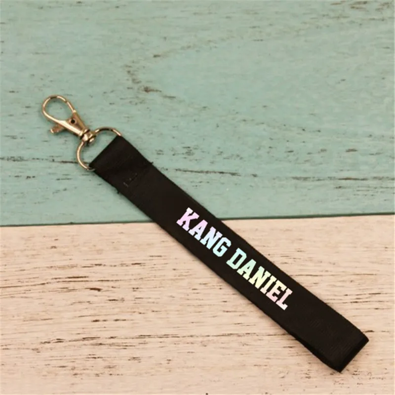 

Kpop WANNA ONE Album KANG DANIEL Nylon KeyChain Discoloration Name Key Chain Car Jewelry Chaveiro Llaveros A20647