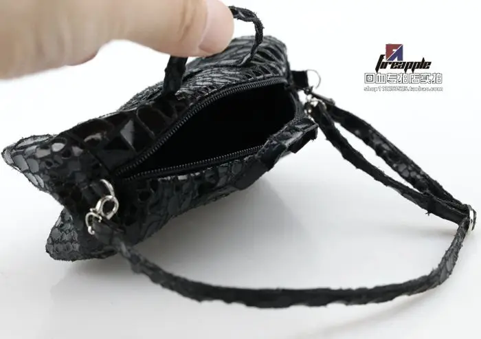 

1/6 trend soldier crocodile pattern patent leather bright surface sports big backpack shoulder bag handbag toy backpack in stock