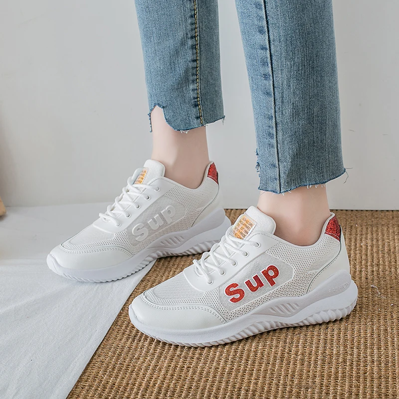 Белые модные кроссовки женская Вулканизированная обувь на платформе для папы
