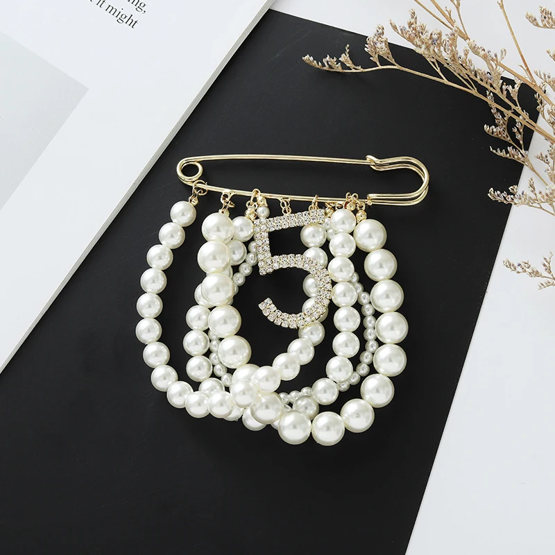 

Brand Design Brooch Gold Color Plated Crystal Rhinestones Imitation Pearls Safety Pin Luxury Wedding Party Jewelry