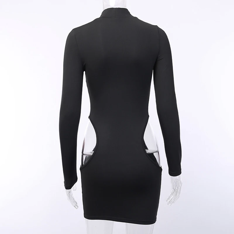 Ажурное платье с длинными рукавами и высоким вырезом открытыми боками короткое