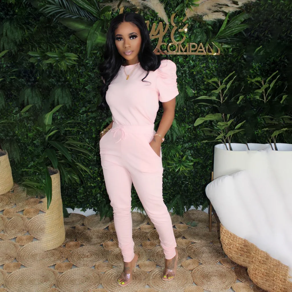 Женский спортивный костюм CM.YAYA однотонный из двух предметов с пышными короткими