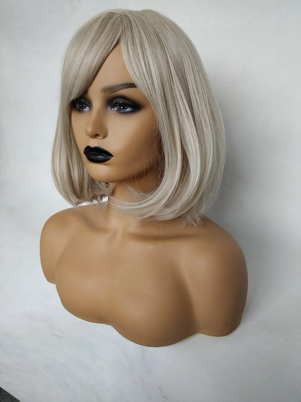 

EASIHAIR Short Straight Silver Gray Hair Wigs Bob Hairstyle With Side Bang Cosplay Lolita Heat Resistant Synthetic Wig for Women