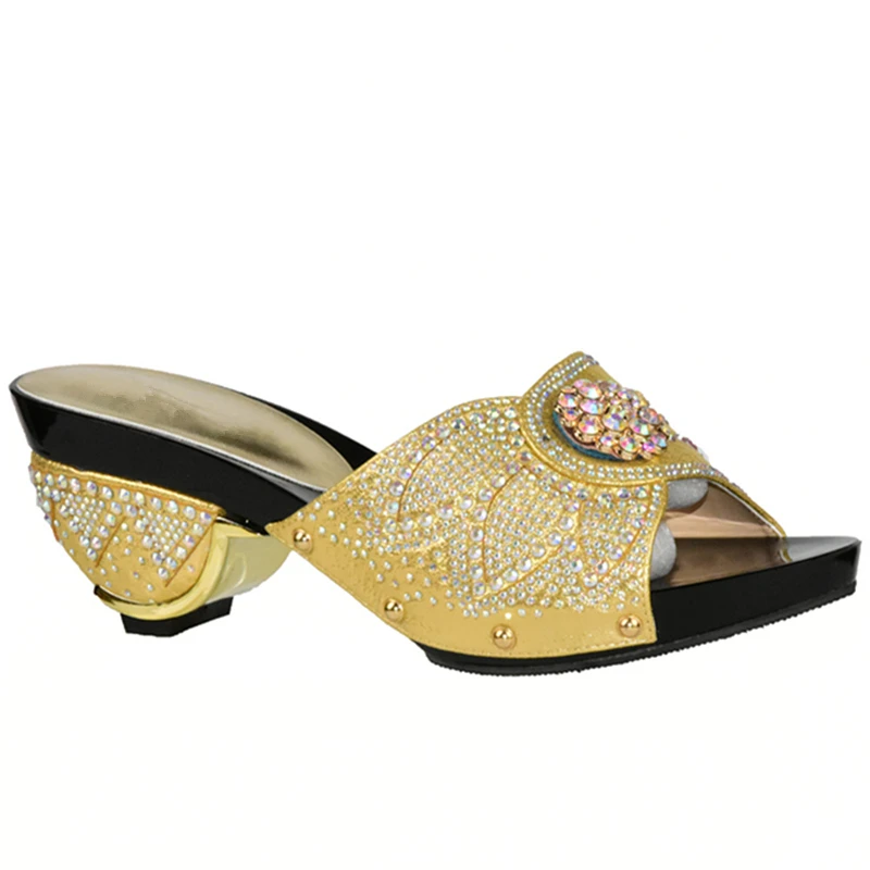 Женские туфли серебристого цвета летние на низком каблуке | Обувь