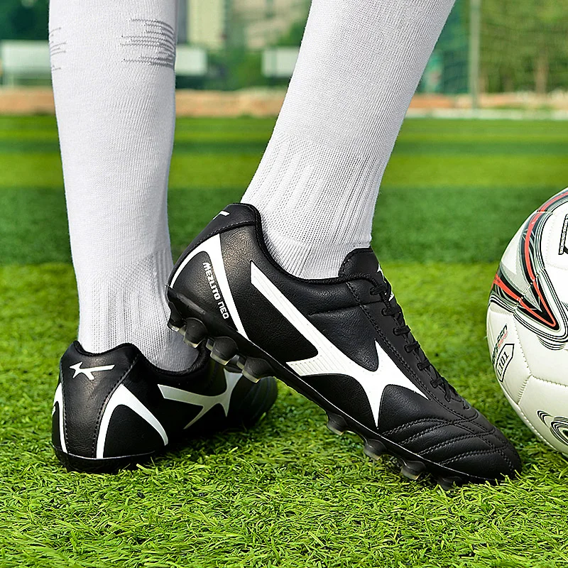 

2021 Mens Soccer Trainers Lightweight Fashion Women Outdoor Soccer Shoes Wearable Professional Unisex Cleats for Turf Football
