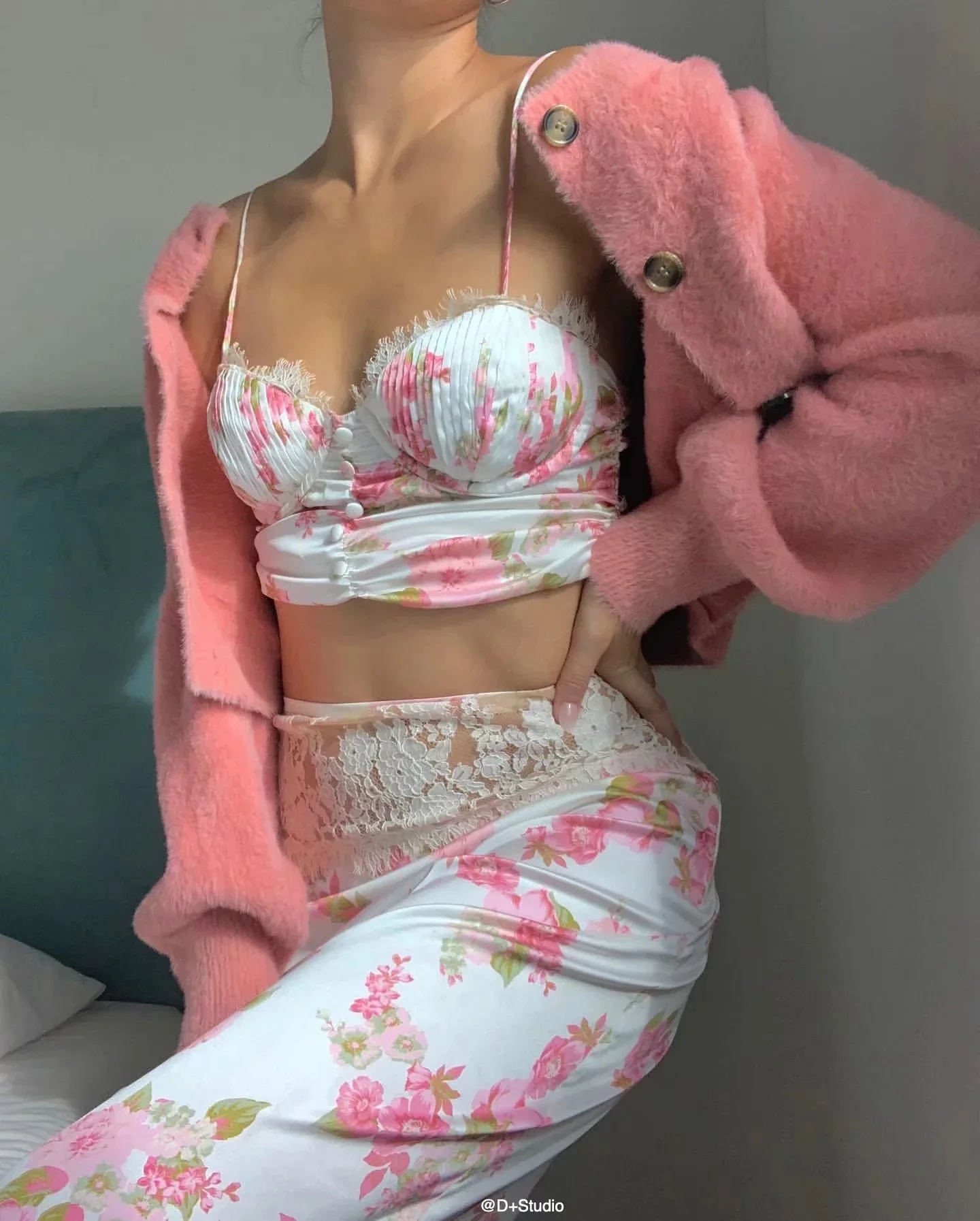 

NEW Autumn Winter Elegant Sexy Woolen Women Cardigans Sweater Casual Female Warm Elegant Female Long Sleeve Knitted Coat
