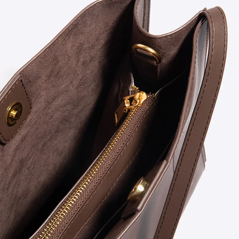 

Lady handbag shoulder BaoChun color large capacity double barrel bag ladies leather handbag shopping bags of famous designer