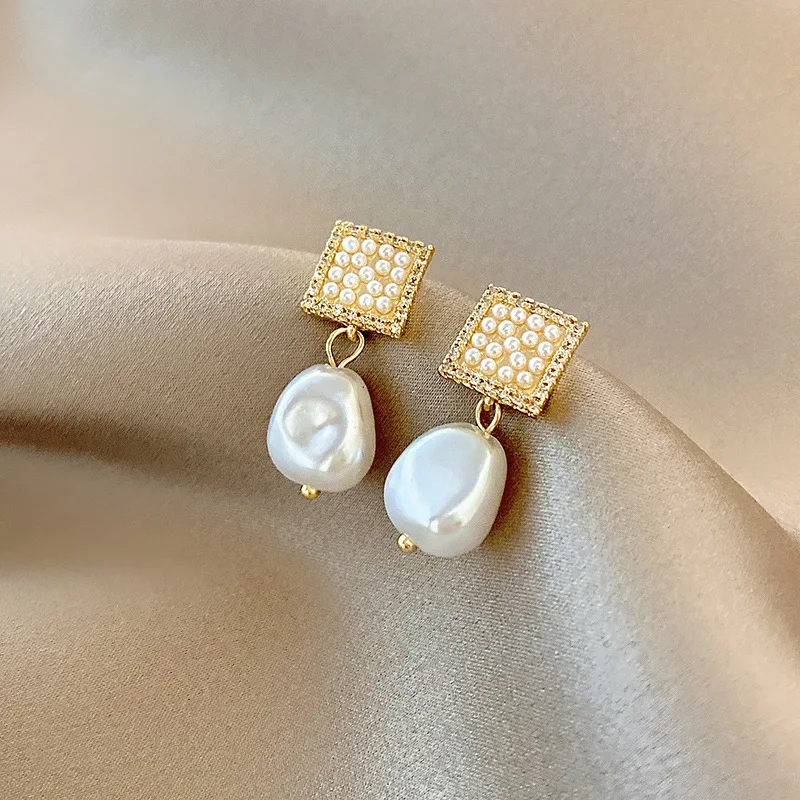 

2021 New Arrival Fashion Senior Drop Earrings Sweet Pearl Fine Trendy Geometric Square Women Earrings Trend Temperament