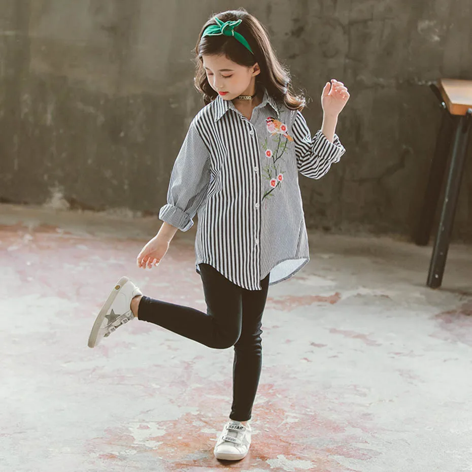 Блузка для девочек с цветочной вышивкой Лоскутная полосатая блузка осенняя