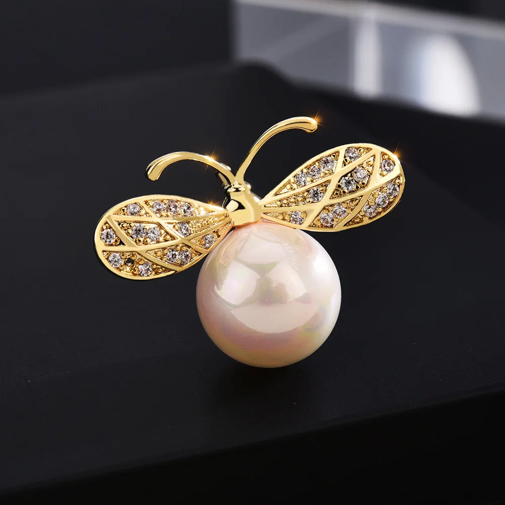 

Korean Version of Zircon Women's Suit Animal Brooches Simple Pin Coat Jewelry Bee Brooches for Women