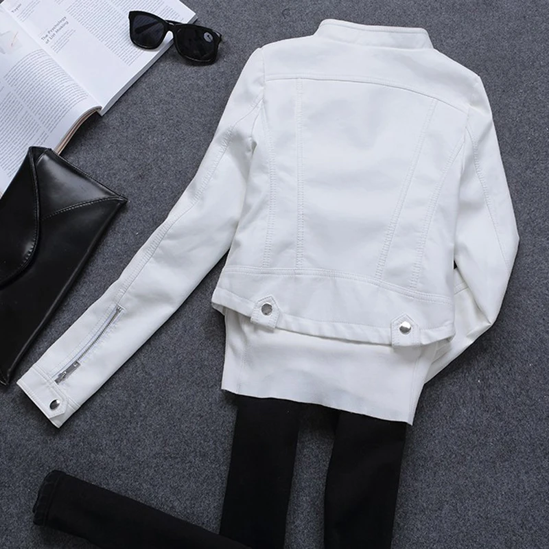 Женская короткая мотоциклетная куртка из искусственной кожи однотонная Черная