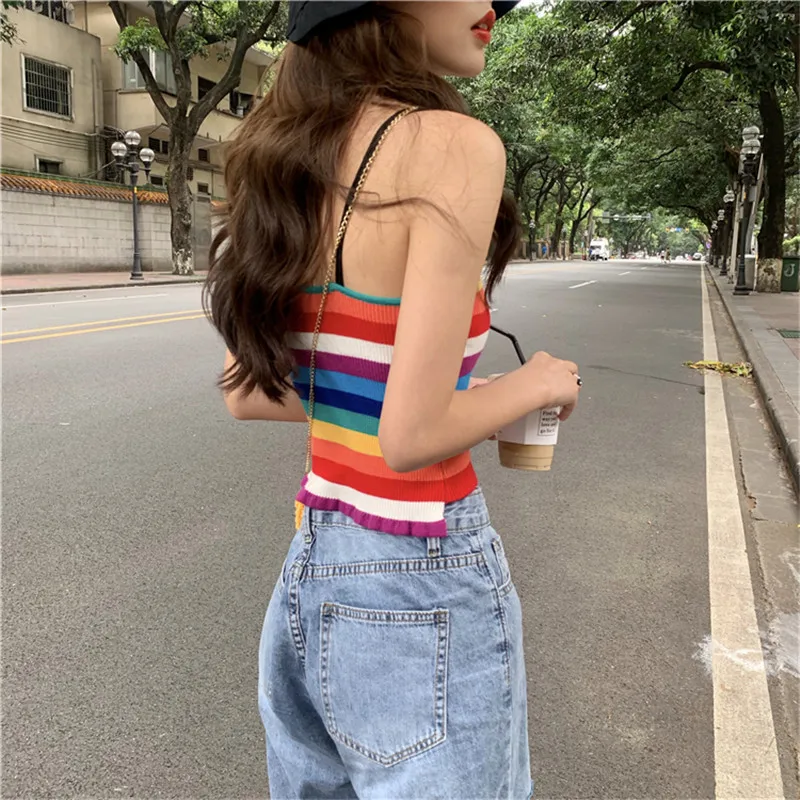 Сексуальный укороченный топ на бретельках женский летний в радужную полоску
