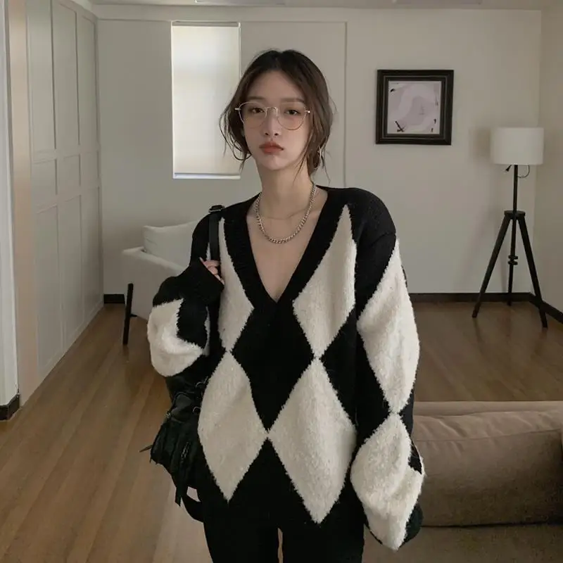 

2021 New Casual Black and White Plaid Contrast Color Sweater Women's Loose Outer Wear Idle Style Knitwear Top